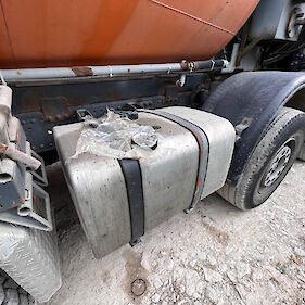 FOTO: Nov dan, nova kraja goriva; poškodovana voznica v Metliki