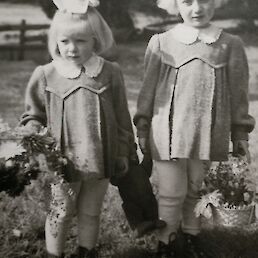 To je Martina Štupar s svojo sestro Marijo.