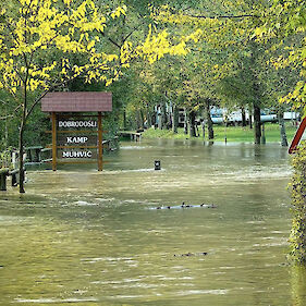 FOTO: Zaradi obilnih padavin narasla reka Kolpa
