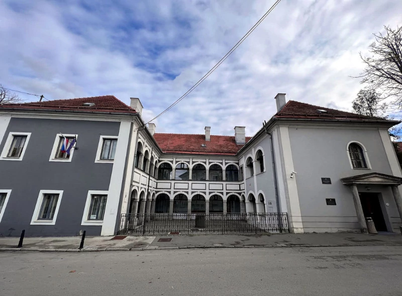 Okrajno sodišče v Črnomlju je eno izmed 44-ih okrajnih sodišč v Sloveniji.