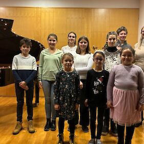 Božični nastop mladih pianistov iz razreda Urške Ristić