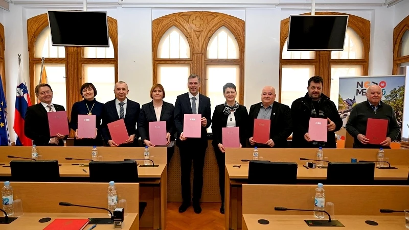 Med podpisnicami dogovora o sodelovanju so tudi vse tri belokranjske občine. Foto: MO Novo mesto