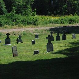 Žrtve so pokopali na Lake View Cemetery, pokopališču izven Calumeta.