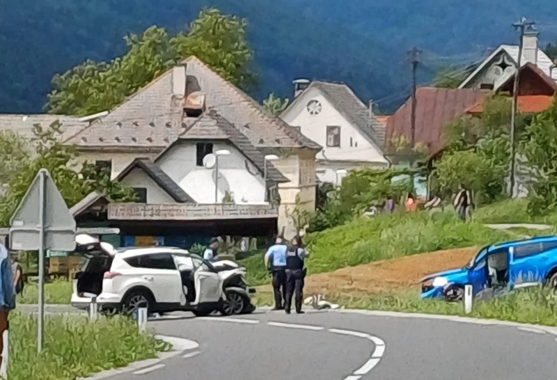 Prometna nesreča v Kočevskih Poljanah. Foto: Stanje na cestah v Beli krajini