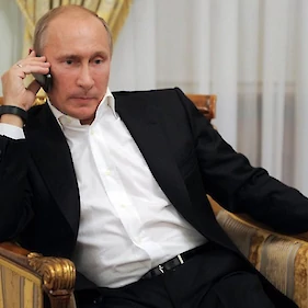 Putin:''Donald, ja budem zrihtal alkohol, a ti pripelji gospodične''